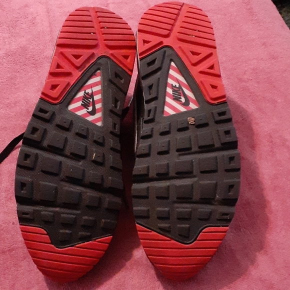 Nike AIR Tennis Shoes - Picture 4 of 6